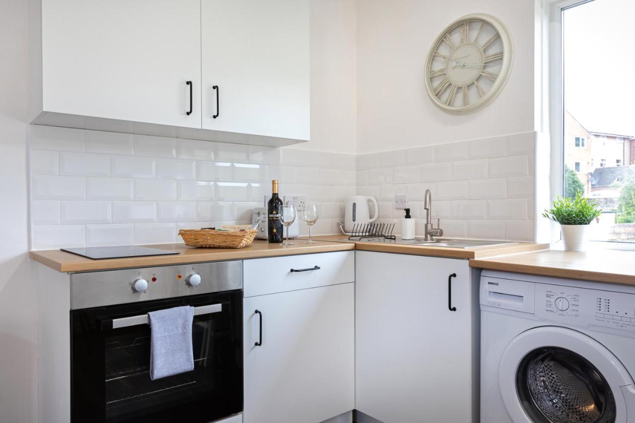 Modern 1-Bedroom Apartment, Beach 5-Min Walk, Free Parking Веймут Екстер'єр фото